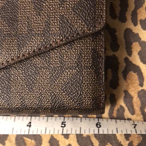 Micheal Kors brown monogrammed wallet phone case wristlet crossbody - Picture 6 of 10